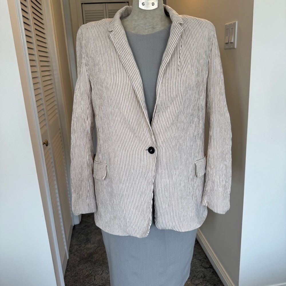 H&M cream  Single-Button Blazer with stripe. 12